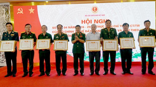 Khen thưởng 20 tập thể, cá nhân đạt thành tích xuất sắc trong thực hiện Chỉ thị số 05