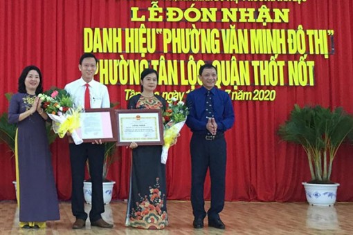 Phường Tân Lộc đón nhận danh hiệu Phường văn minh đô thị