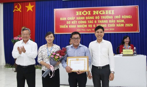 Nâng cao hiệu quả công tác xây dựng Đảng

và hoạt động chuyên môn