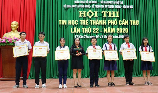 Trao 42 giải cho các thí sinh đạt thành tích cao Hội thi Tin học trẻ TP Cần Thơ