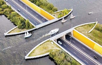 Cây cầu "2 trong 1" độc nhất vô nhị ở Hà Lan