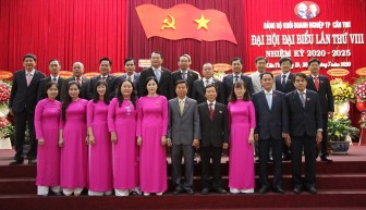 Bế mạc Đại hội Đại biểu Đảng bộ
Khối Doanh nghiệp lần thứ VIII Bế mạc Đại hội Đại biểu Đảng bộ
Khối Doanh nghiệp lần thứ VIII