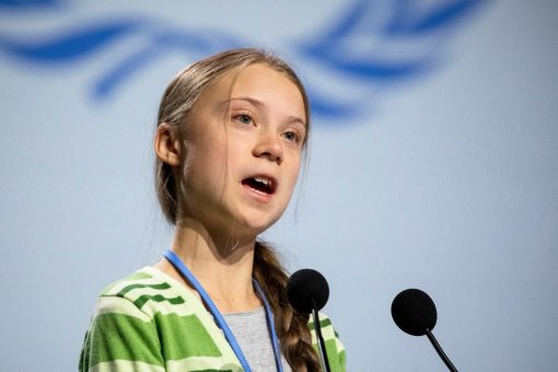 Greta Thunberg dùng

tiền thưởng thúc đẩy

bảo vệ môi trường