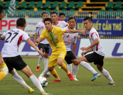 Tiền đạo Trần Thanh Long và mối duyên với Cần Thơ