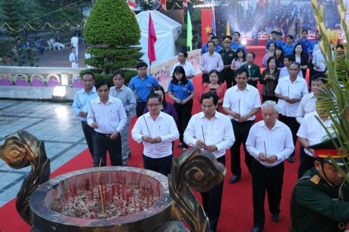 Tuổi trẻ TP Cần Thơ “Thắp nến tri ân” tưởng nhớ các anh hùng, liệt sĩ