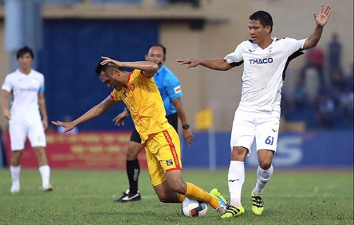 Lạ lùng những “ông già” ở V.League