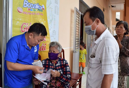 Sử dụng thuốc đúng cách ở người cao tuổi