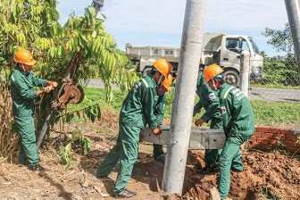Cấp điện an toàn cho sinh hoạt và sản xuất của người dân nông thôn