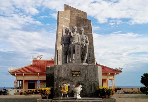 Bài 2: Ngàn năm tiến biển, giữ vững chủ quyền