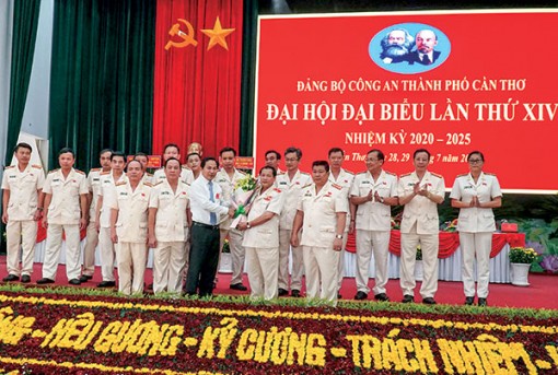 Thực hiện các giải pháp giữ vững ổn định an ninh chính trị trong mọi tình huống