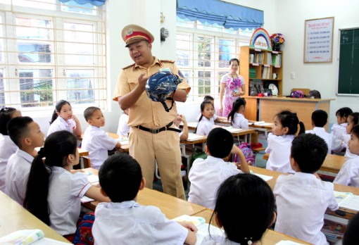 Lồng ghép giáo dục an toàn giao thông trong giảng dạy chính khóa