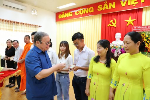 Lần đầu tiên giảng viên và sinh viên được kết nạp vào Hội Nông dân Việt Nam