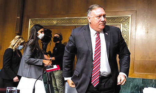 Ông Pompeo bị “dí”