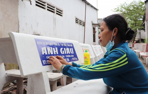 Ổn định cuộc sống với nghề

sản xuất bàn, ghế đá mài