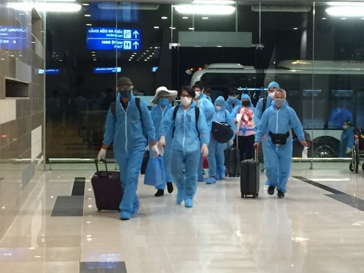 Cảng Hàng không quốc tế Cần Thơ đón 300 công dân từ Canada về nước