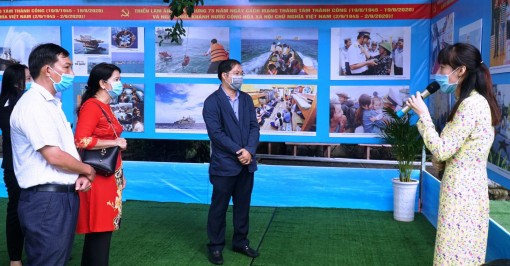 Triển lãm ảnh “Tổ quốc nhìn từ biển”