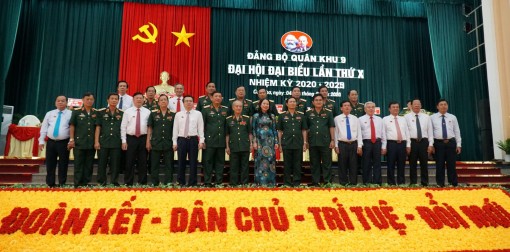 Xây dựng lực lượng vũ trang Quân khu 9 vững mạnh về chính trị