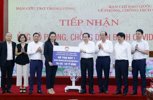 Trao tặng 500 máy thở tiếp sức cho cuộc chiến với đại dịch COVID-19