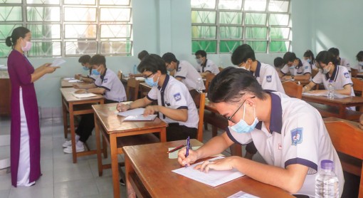 Tổ chức thi an toàn và nghiêm túc,

đa số thí sinh phấn khởi vì đề thi vừa sức