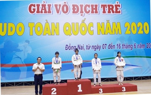 អត្ត​ពលិក​យូដូ (Judo) សើុងធីរទ្ធា