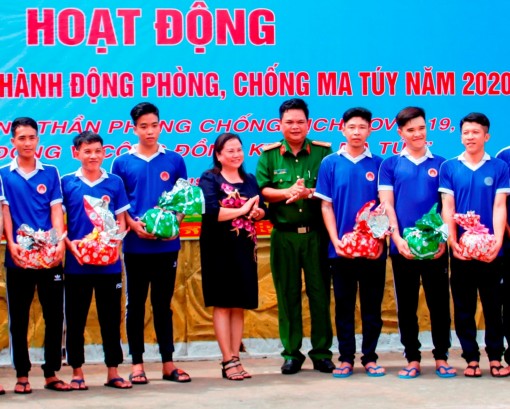 Khó khăn không chùn bước