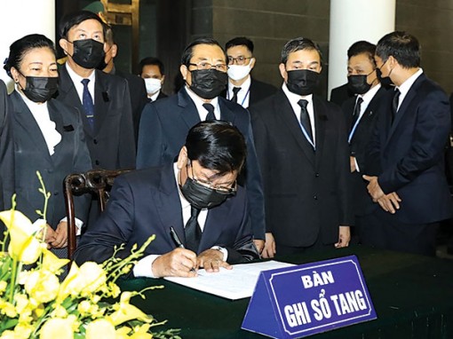 Xúc động những dòng sổ tang tưởng nhớ và tiễn biệt nguyên Tổng Bí thư Lê Khả Phiêu