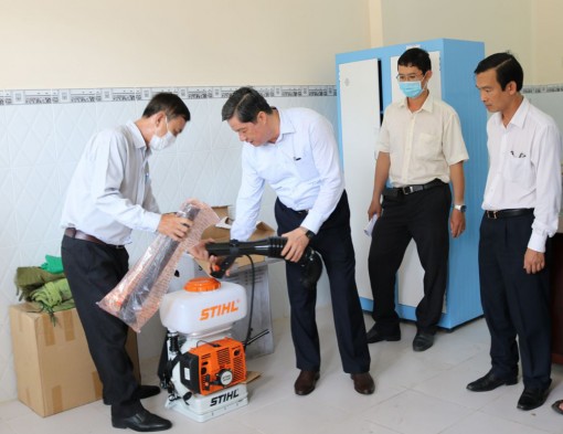 “Đi từng ngõ, gõ từng nhà”