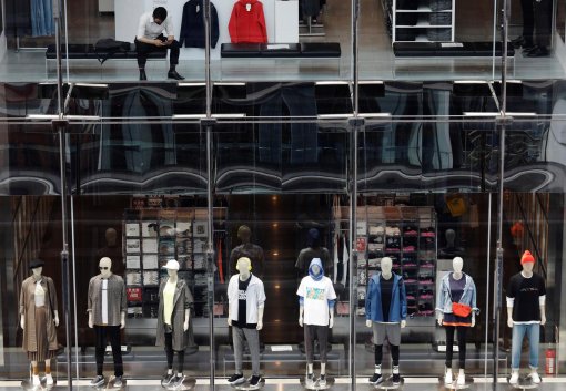 Kinh tế Nhật tuột dốc không phanh