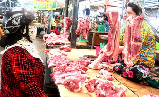 Sức mua yếu, heo hơi và thịt heo giảm giá