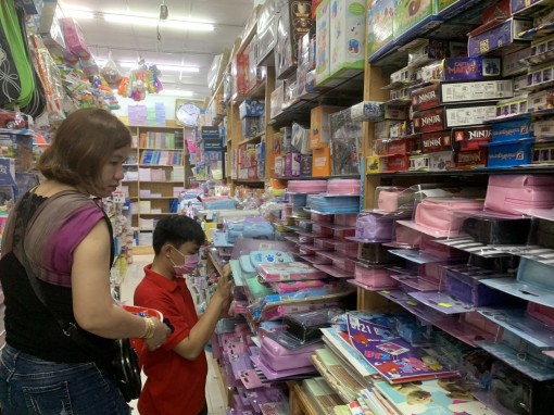 Nhộn nhịp thị trường dụng cụ học tập cho năm học mới