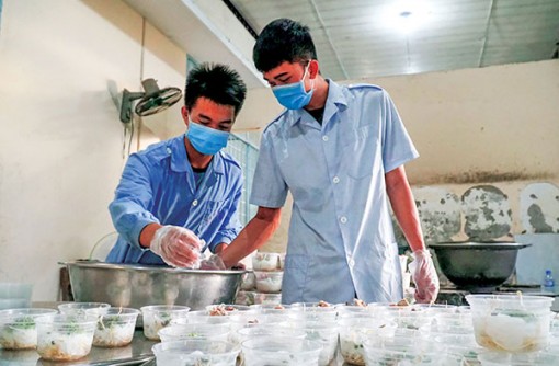 Lực lượng vũ trang thành phố tham gia phòng, chống dịch COVID-19