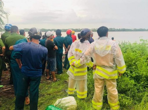 Bến Tre: Lật ghe câu khiến hai người chết, hai người mất tích
