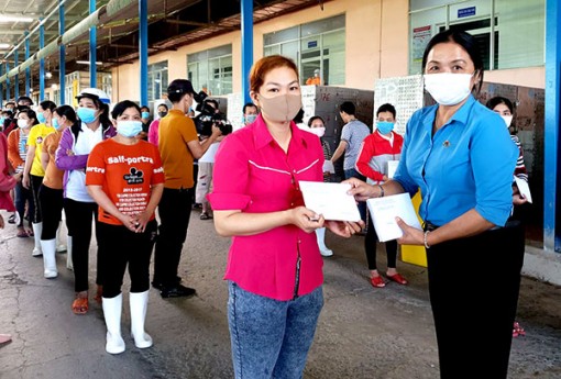 LÐLÐ TP Cần Thơ hỗ trợ cho người lao động bị ảnh hưởng dịch COVID-19