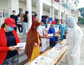 Ngành văn hóa Cần Thơ thăm và tặng quà

lực lượng làm công tác phòng chống dịch COVID-19