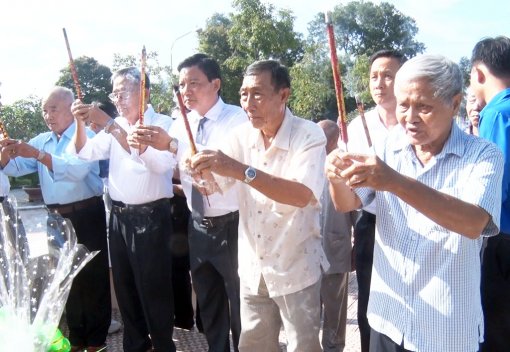 Dâng hương tưởng niệm 79 năm ngày đồng chí Võ Văn Tần hy sinh