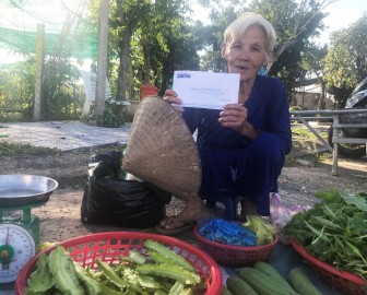 Bạn đọc Báo Cần Thơ tiếp tục hỗ trợ bà cụ nuôi mẹ già Bạn đọc Báo Cần Thơ tiếp tục hỗ trợ bà cụ nuôi mẹ già