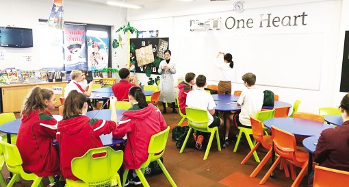 Úc siết quản lý hoạt động đối ngoại