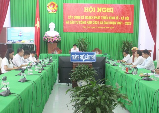 Xây dựng Kế hoạch phát triển kinh tế - xã hội và đầu tư công vùng Đông Nam Bộ và Đồng bằng sông Cửu Long