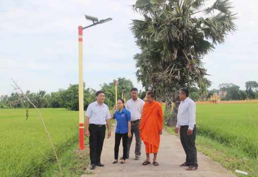 រួម​កម្លាំង​កសាង​ផ្លូវ​ភ្លឺ​-បៃតង​-ជ្រះ​ស្អាត​