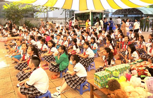 “Siêu thị Măng Non”