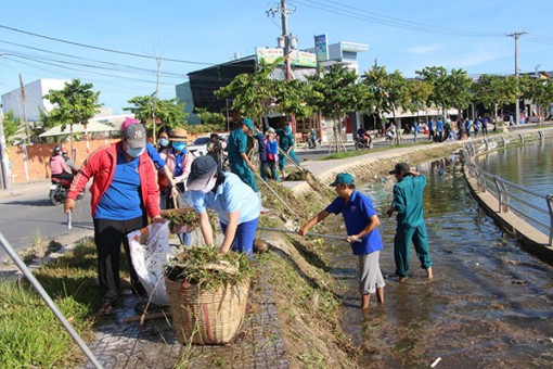 Tổng vệ sinh môi trường khu vực Hồ Búng Xáng