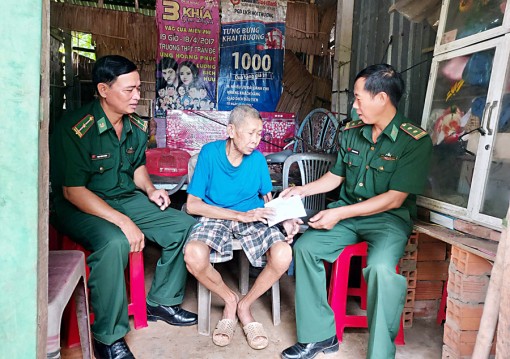 អស់​ពី​ចិត្ត​ដើម្បី​ប្រ​ជា​ជន​