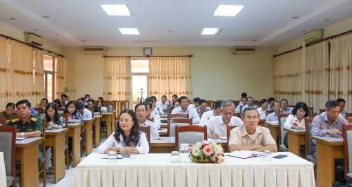 Tiếp tục triển khai việc mua, đọc

và làm theo báo, tạp chí của Đảng