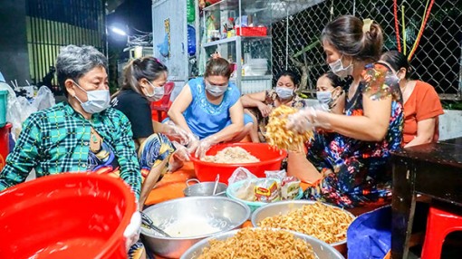 "Mua láng giềng gần"