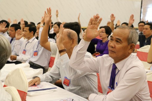 Thảo luận, góp ý các nội dung Văn kiện và làm công tác nhân sự