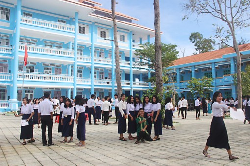 ផ្តោត​ការ​យក​ចិត្ត​ទុក​ដាក់​កសាង​សាលា​សម្រេច​បទ​ដ្ឋាន​ជាតិ​