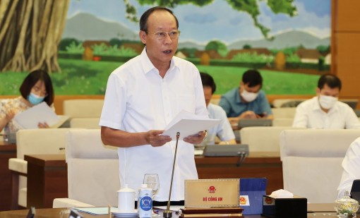 Cho ý kiến về tình hình phòng, chống

tham nhũng; tội phạm, vi phạm pháp luật