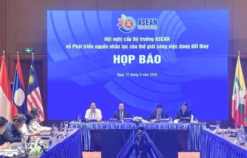 ASEAN looks to promote human resources development cooperation