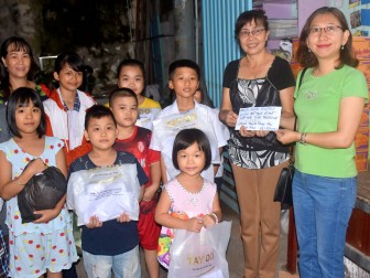 Thăm, tặng quà học sinh lớp học tình thương
ở quận Ninh Kiều Thăm, tặng quà học sinh lớp học tình thương
ở quận Ninh Kiều