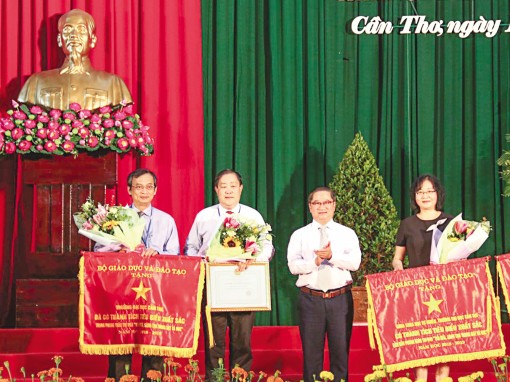 Trường Đại học Cần Thơ khai giảng năm học mới